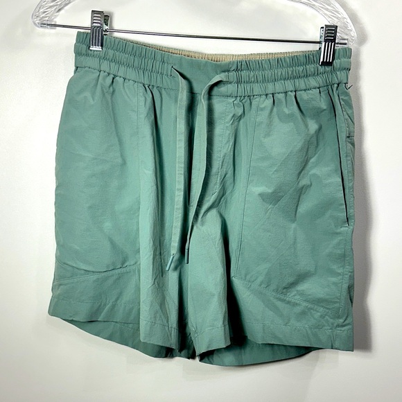 lululemon athletica Other - Lululemon Men’s green athletic short size medium